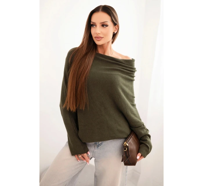 Dámsky asymetrický netopierí sveter z viskózy v khaki farbe