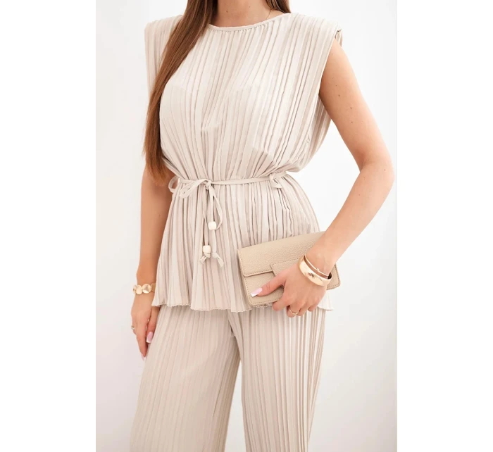 Dámsky viskózový plisovaný komplet s viazanou blúzkou a širokými nohavicami béžovej farby
