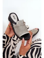 Dámské sandály na klínu s ozdobným páskem stříbrné model 21686867 - Boto Dámské sandály na klínu s ozdobným páskem stříbrné model 21686867 - Boto