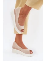 Dámské Sandály Na Klínu Z Eko Semiše Světle Béžové model 21702482 - Boto Dámské Sandály Na Klínu Z Eko Semiše Světle Béžové model 21702482 - Boto