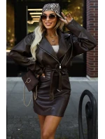 626-4 Mäkká bunda z ekokože s opaskom a asymetrickým zipsom - hnedá