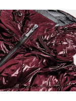 Lesklá prešívaná dámska bunda v bordovej farbe (B9573)