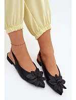 Dámské sandály na nízkém podpatku s květem Černé model 22102844 - Boto