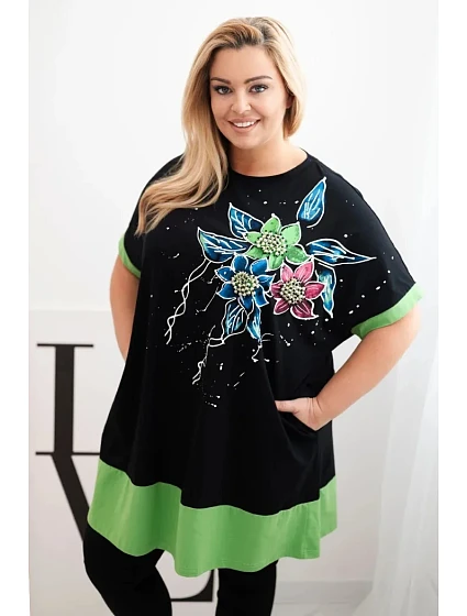 Dámská tunika Plus Size s květinovým vzorem a ozdobnými perličkami zelená Dámská tunika Plus Size s květinovým vzorem a ozdobnými perličkami zelená