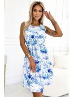 VICTORIA Bílé dámské trapézové šaty se světle modrým vzorem model 20185765 - numoco VICTORIA Bílé dámské trapézové šaty se světle modrým vzorem model 20185765 - numoco