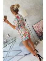 Květinové šaty s vázáním v model 18746781 pudrově růžové - K-Fashion