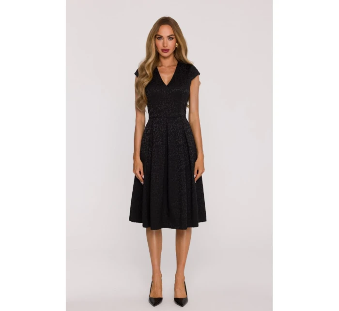 M892 Priliehavé šaty so skladanými záhybmi - čierne M892 Priliehavé šaty so skladanými záhybmi - čierne