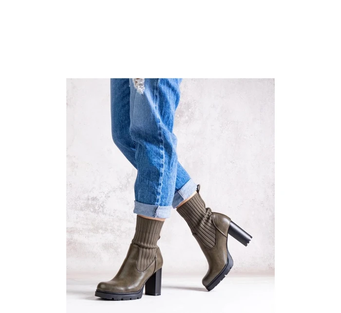 Topánky na podpätku model 205810 Solea Topánky na podpätku model 205810 Solea