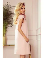 Dámské trapézové šaty v pastelově růžové barvě s kapsičkami model 8945028 - numoco