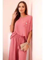 Dámský komplet z viskózy s ozdobným květem a širokými kalhotami - tmavě růžový