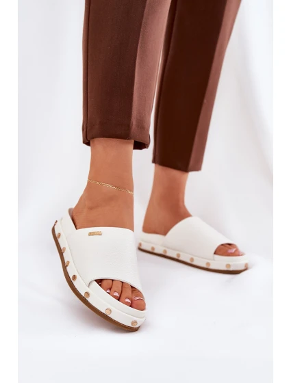 Klapki Damskie Na Platformie Z Ćwiekami Big Star RR274216 Białe Klapki Damskie Na Platformie Z Ćwiekami Big Star RR274216 Białe