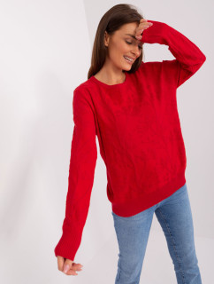 Klasický červený sveter so vzormi