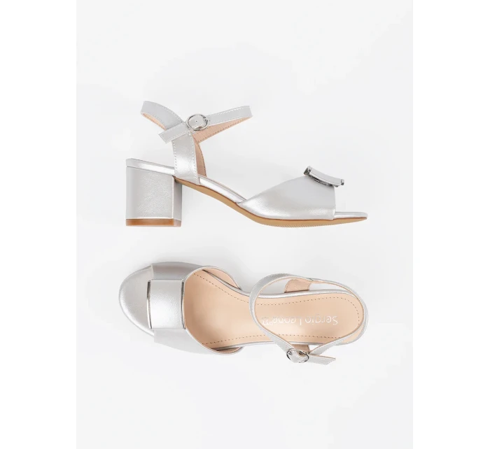Pohodlné stříbrné  sandály dámské na širokém podpatku