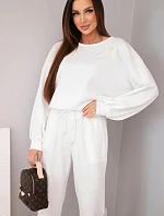 Dámska súprava maslového svetra s brošňou a rovných nohavíc ecru