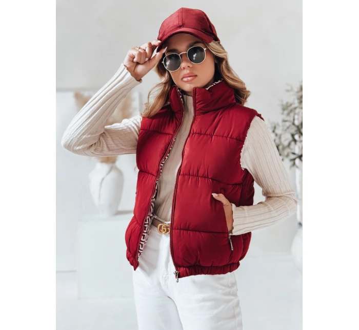 dámská prošívaná vesta bordó Dstreet model 21990663 - FashionStreet dámská prošívaná vesta bordó Dstreet model 21990663 - FashionStreet