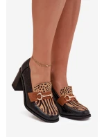 Dámské polobotky na podpatku s a zlatým detailem model 21709866 - Boto