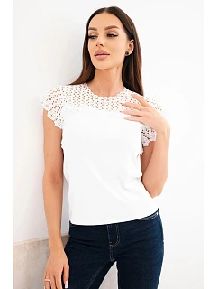 Dámska bavlnená blúzka s čipkou a krátkymi rukávmi biela