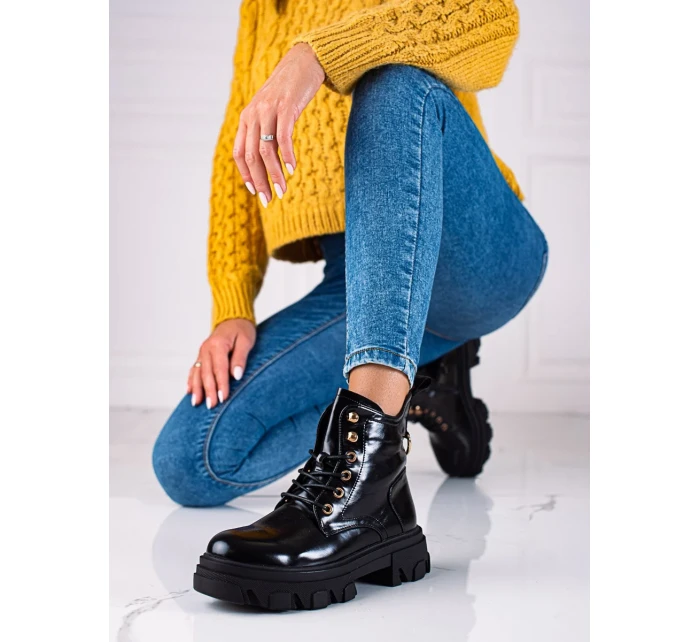 Trendy černé dámské kotníčkové boty na plochém podpatku Trendy černé dámské kotníčkové boty na plochém podpatku