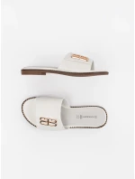 Klasické bílé nazouváky dámské na plochém podpatku Klasické bílé nazouváky dámské na plochém podpatku