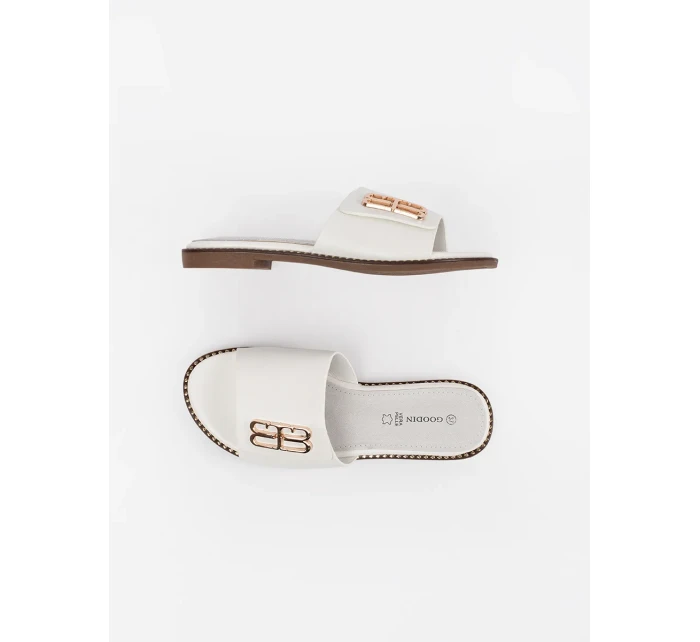 Klasické bílé nazouváky dámské na plochém podpatku Klasické bílé nazouváky dámské na plochém podpatku