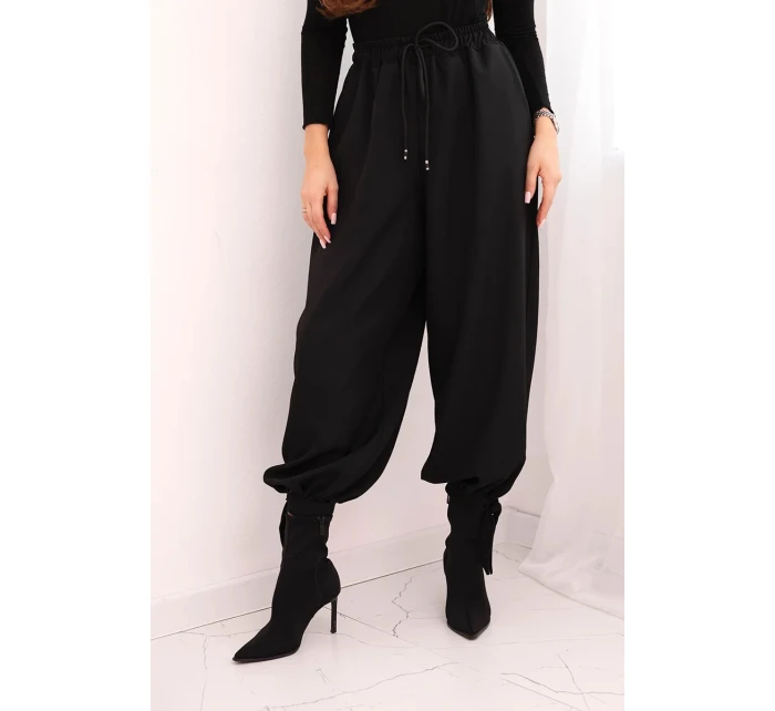 Dámske široké nohavice so zaväzovaním v spodnej časti čierne