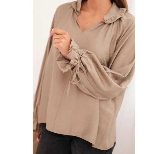 Dámska viskózna blúzka s véčkovým výstrihom a viazankami na rukávoch fango