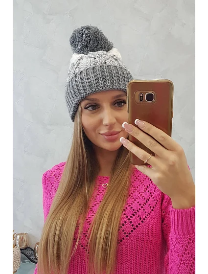 Dámská čepice s bambulí Abigail model 18751671 - K-Fashion