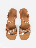 Klasické sandály hnědé dámské na plochém podpatku Klasické sandály hnědé dámské na plochém podpatku