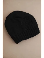 Dámska zimná vlnená čiapka s ozdobným razením K474 čierna