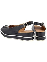 Dámske kožené sandále na platforme čierne Artiker 58C0086