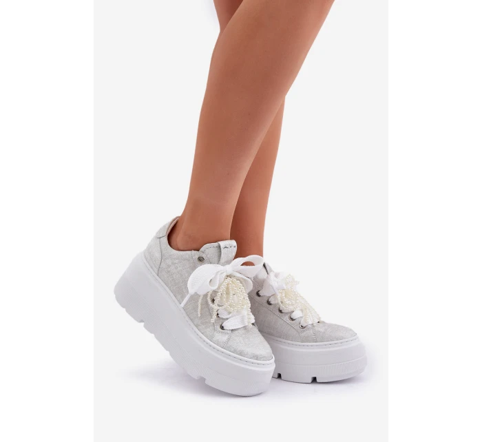 Kožené sneakersy na platformě model 21683567 stříbrné - CheBello