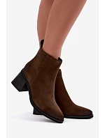 Kožené zateplené kotníkové boty na podpatku model 22366589 Khaki - VINCEZA Kožené zateplené kotníkové boty na podpatku model 22366589 Khaki - VINCEZA