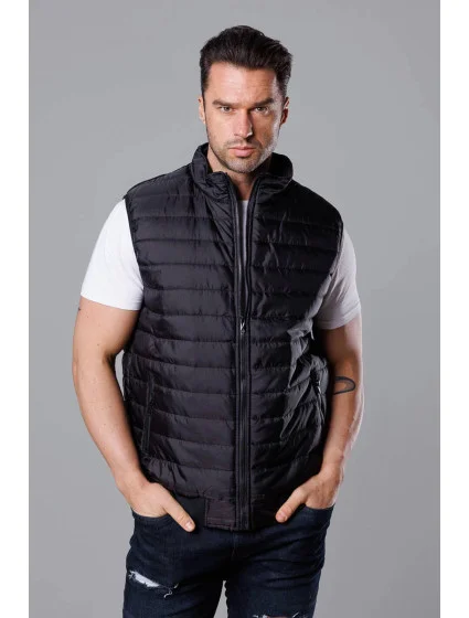 Černá pánská prošívaná vesta model 18347890 - J.STYLE Černá pánská prošívaná vesta model 18347890 - J.STYLE