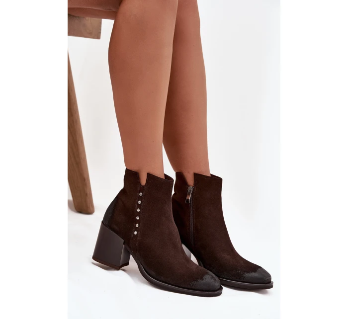 Dámské kotníkové boty z přírodního semiše na podpatku model 21713301 čokoládové - Zazoo