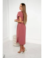 Šaty s ozdobným pásom tmavoružové