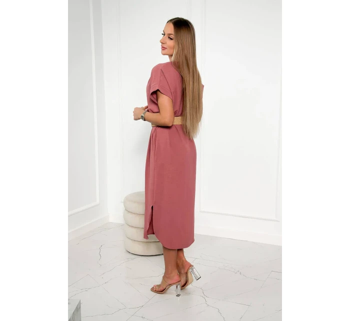 Šaty s ozdobným pásom tmavoružové