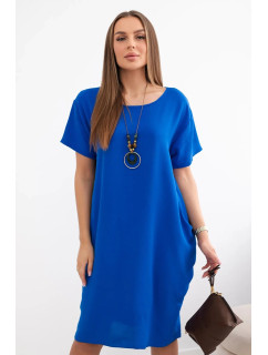 Šaty s vreckami a príveskom v chrpovo modrej farbe