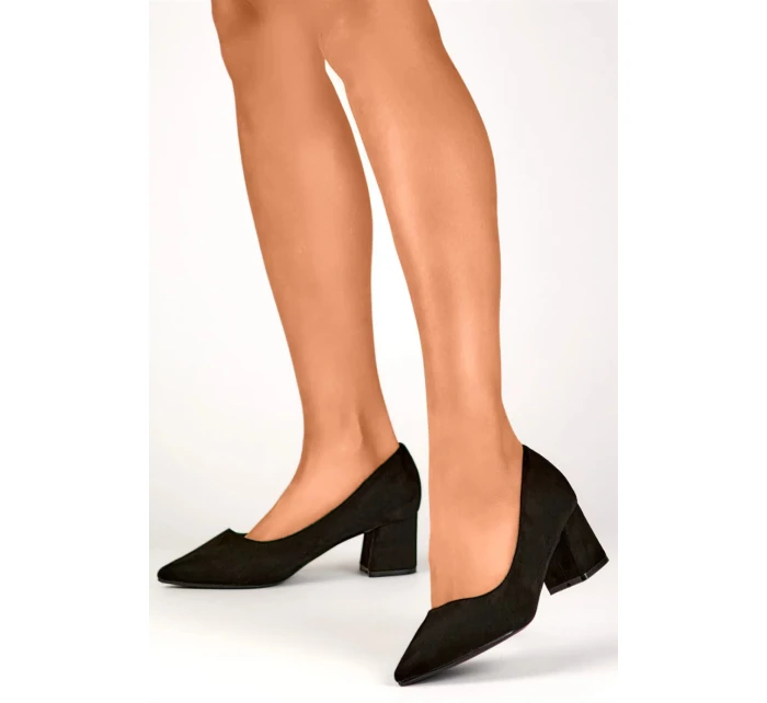 Dámské lodičky na podpatku / Černá model 21083111 - Inello