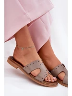 model 21694260 Dámské sandály s ozdobnými výřezy tmavě béžové - Zazoo model 21694260 Dámské sandály s ozdobnými výřezy tmavě béžové - Zazoo