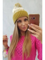 Dámská čepice s bambulí Abigail model 18751657 - K-Fashion Dámská čepice s bambulí Abigail model 18751657 - K-Fashion