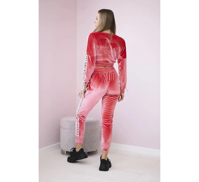 Velúrová súprava s nápisom Queen raspberry