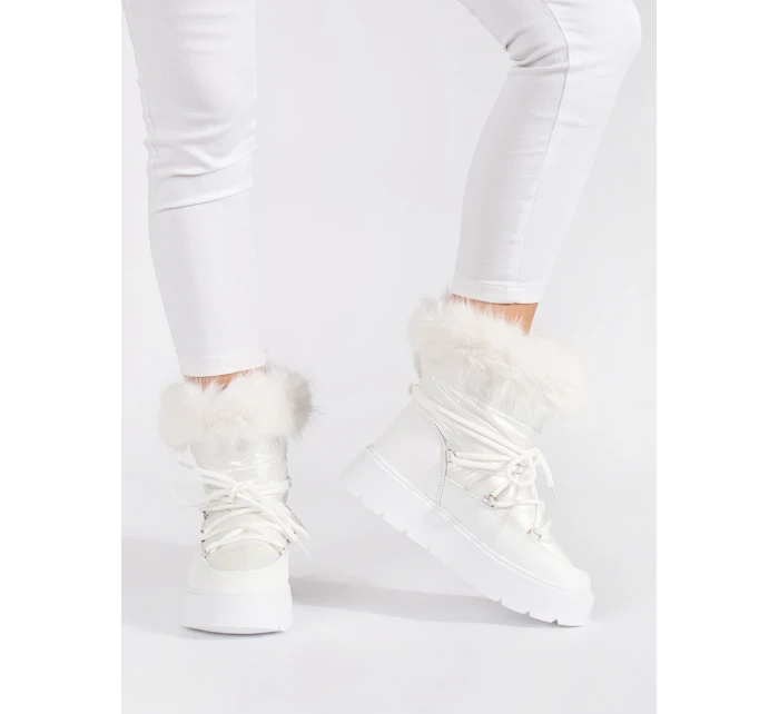 Pekné dámske biele snežnice na platforme Pekné dámske biele snežnice na platforme