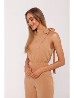 M746 Kombinéza so zaväzovaním za krkom - karamelová M746 Kombinéza so zaväzovaním za krkom - karamelová