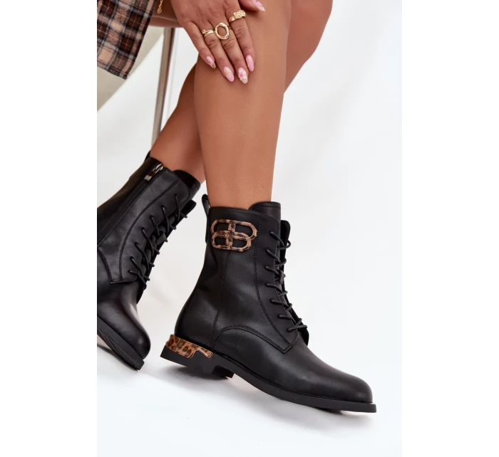 Kožené dámské kotníkové boty na plochém podpatku s ozdobou vyhřívané model 21712473 Černé - Artiker Kožené dámské kotníkové boty na plochém podpatku s ozdobou vyhřívané model 21712473 Černé - Artiker