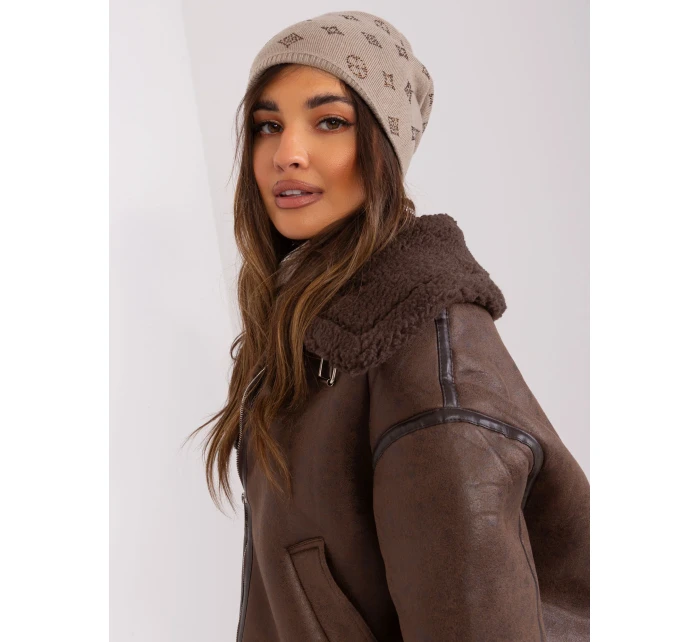 Czapka AT CZ model 19001774 ciemny bezowy - FPrice Czapka AT CZ model 19001774 ciemny bezowy - FPrice