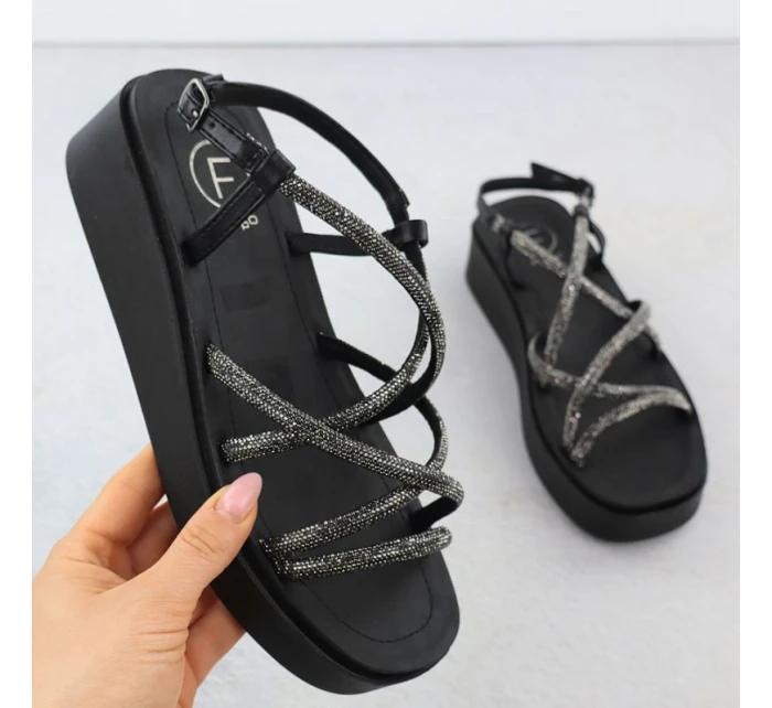 Dámske romantické sandále na platforme so zirkónmi čierne Filippo DS6898