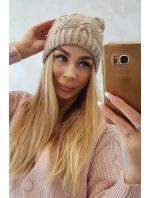 Fleecová čepice tmavě béžová model 18750805 - K-Fashion Fleecová čepice tmavě béžová model 18750805 - K-Fashion