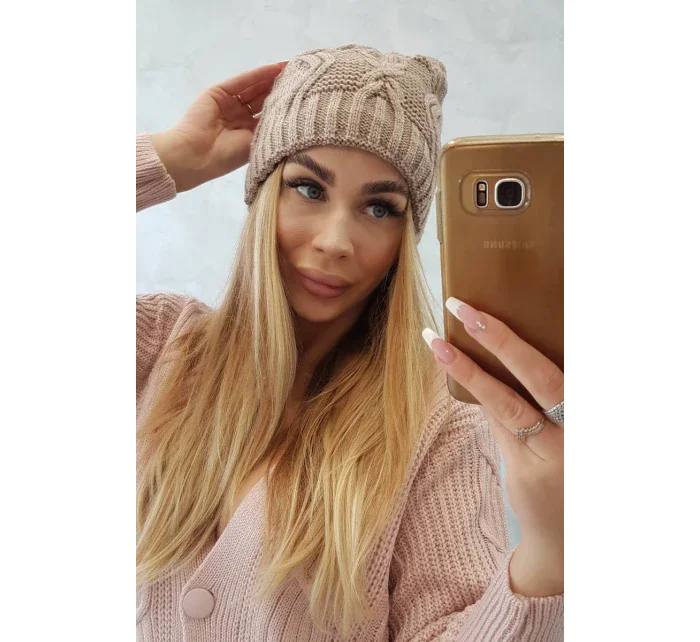 Fleecová čepice tmavě béžová model 18750805 - K-Fashion Fleecová čepice tmavě béžová model 18750805 - K-Fashion