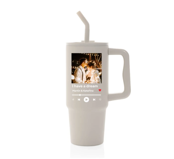 Cestovní termoska s barevným víčkem s vlastním odkazem na oblíbenou písničku Cestovní termoska s barevným víčkem s vlastním odkazem na oblíbenou písničku