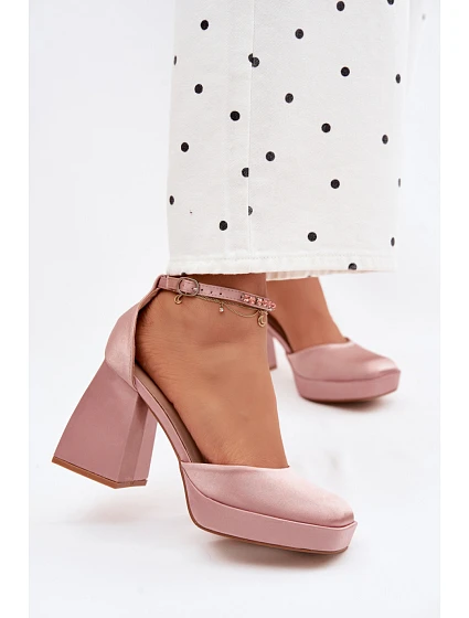 Sandále na podpätku model 226915 Vykročte štýlovo